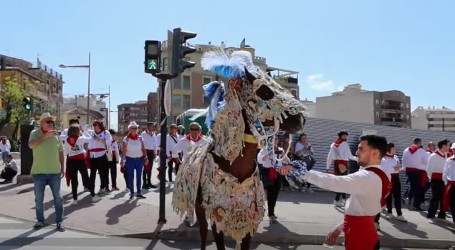 Caravaca de la Cruz: Na festivalu Los Caballos del Vino trčanje uz konje posebna atrakcija