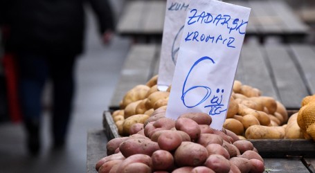 Nova poskupljenja: Krumpir u godinu dana skuplji 139 posto, od utorka nove cijene goriva