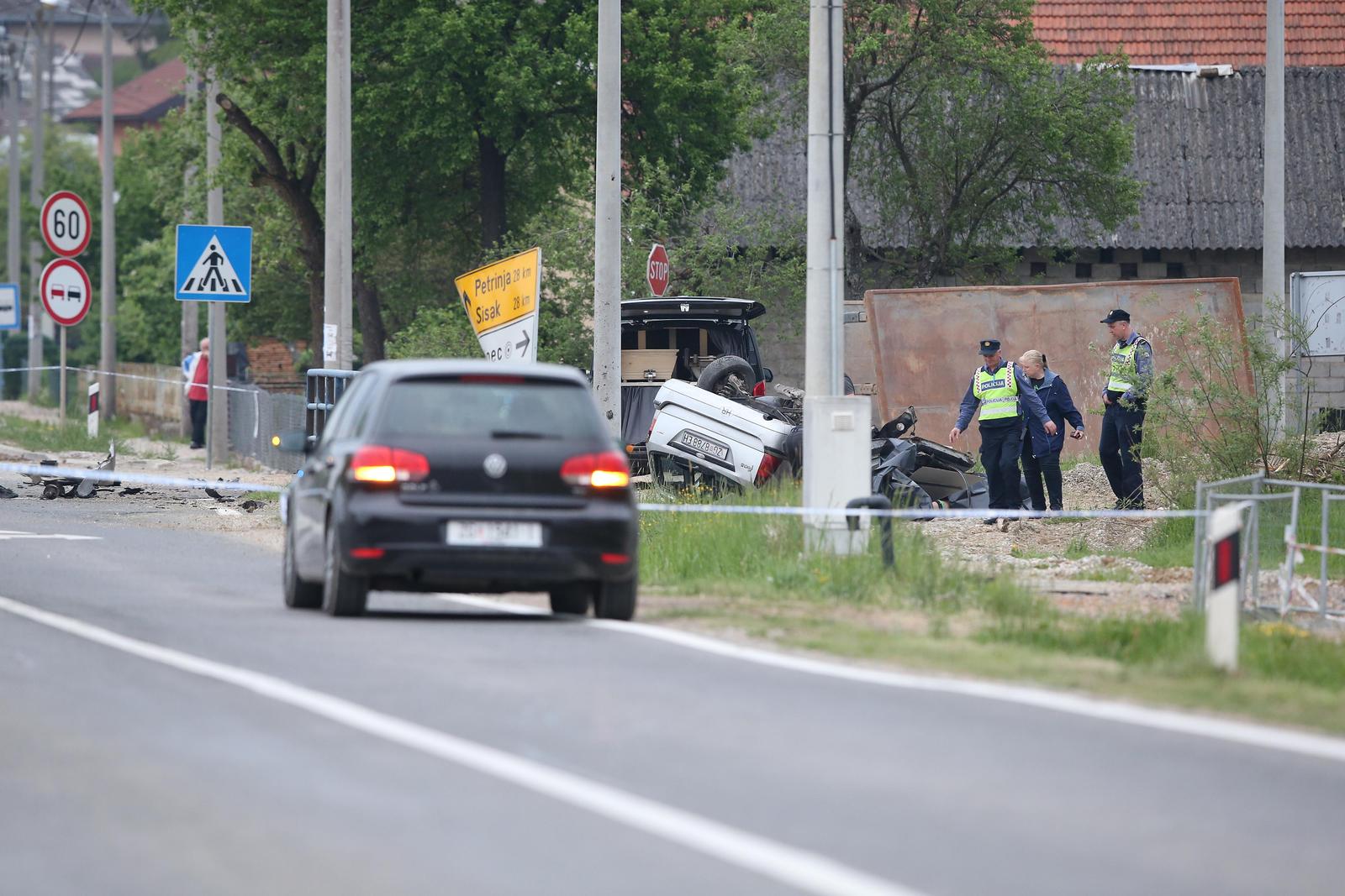 07.05.2022., Velika Gorica - Prometna nesreca kod mjesta Ogulinec, tri osobe poginule u slijetanju automobila s ceste. Ocevid je u tijeku. Photo: Matija Habljak/PIXSELL