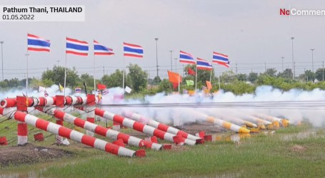 Neobična tradicija na Tajlandu: Pogledajte kako lete rakete od bambusa