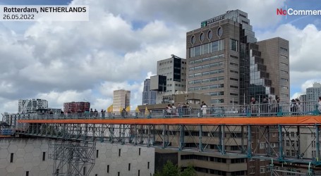 Na Danima otvorenih krovova u Rotterdamu glavna atrakcija je pješački most između zgrada