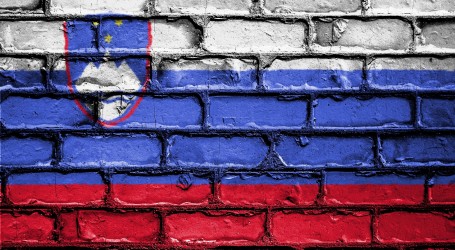 “Slovenija u vanjskoj politici luta kao brod s pokvarenim motorom, malo prema Amerikancima, malo prema Rusima. I opsjednuta je Hrvatskom i arbitražom”
