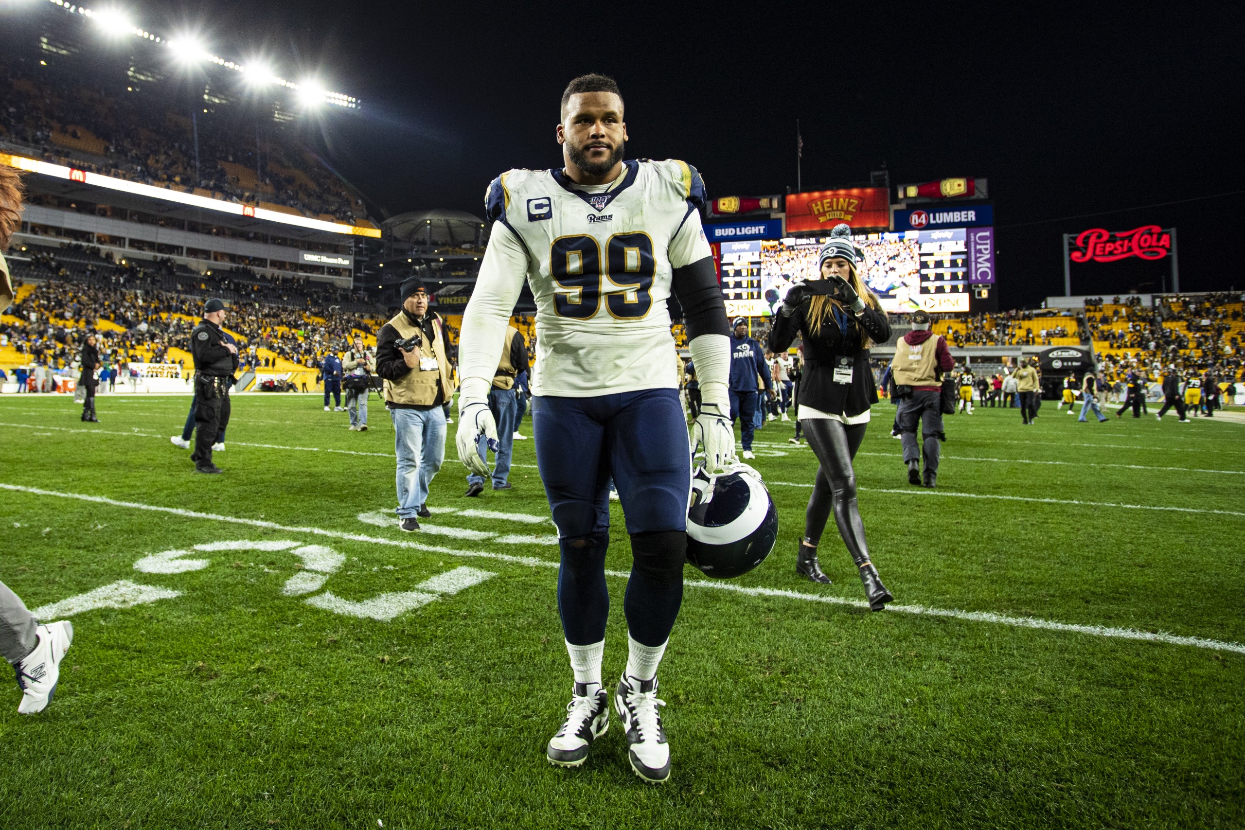 PITTSBURGH, PA - NOVEMBER 10: Los Angeles Rams defensive tackle Aaron Donald 99 looks on during the NFL, American Football Herren, USA football game between the Los Angeles Rams and the Pittsburgh Steelers on November 10, 2019 at Heinz Field in Pittsburgh, PA. Photo by Mark Alberti/Icon Sportswire NFL: NOV 10 Rams at Steelers PUBLICATIONxINxGERxSUIxAUTxHUNxRUSxSWExNORxDENxONLY Icon19111023448