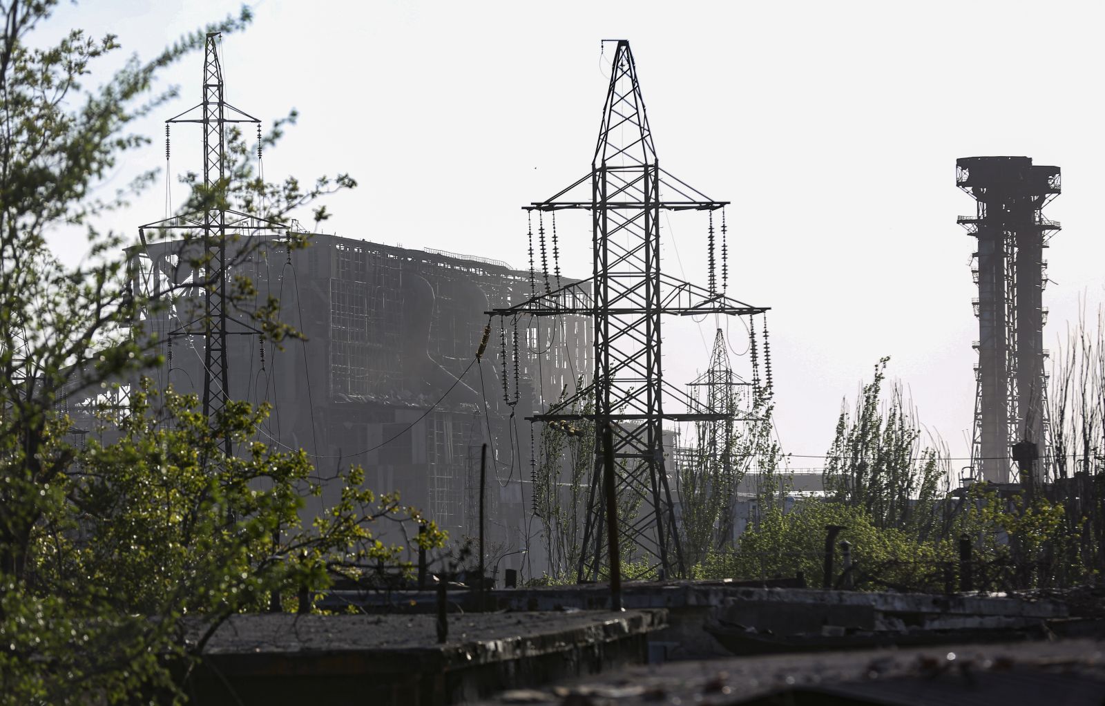 epa09965029 A general view of Azovstal steel plant in Mariupol, Ukraine, 21 May 2022 (issued 22 May 2022). The Chief spokesman of the Russian Defense Ministry, Major General Igor Konashenkov, said on 20 May that the long-besieged Azovstal steel plant in Mariupol was under full Russian army control.  EPA/ALESSANDRO GUERRA