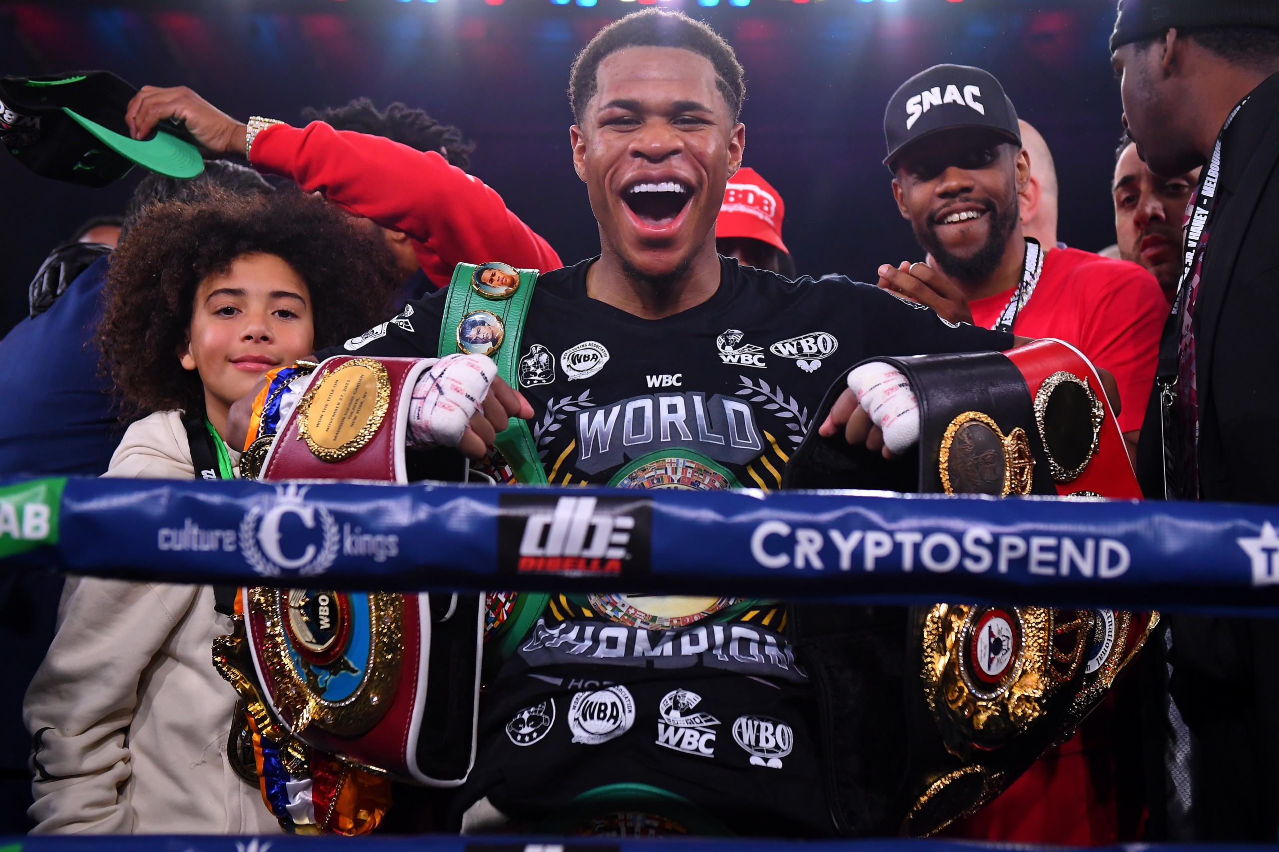 epa09996681 Devin Haney (C) of the USA poses for a photograph with his belts after defeating George Kambosos Jr. of Australia during their world lightweight title boxing match at Marvel Stadium in Melbourne, Australia, 05 June 2022.  EPA/JAMES ROSS AUSTRALIA AND NEW ZEALAND OUT