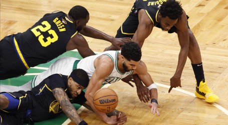 Boston u NBA finalu poveo s 2-1, ozljeda gležnja Stephena Curryja zabrinula Golden State