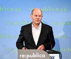 epa10003982 German Chancellor Olaf Scholz speaks at the 're:publica 22’ digital conference in Berlin, Germany, 09 June 2022. The 're:publica' is one of the largest conferences about digital culture, blogs, social media and information society in the world. It takes place annually in Berlin and runs from 08 to 10 June.  EPA/FILIP SINGER