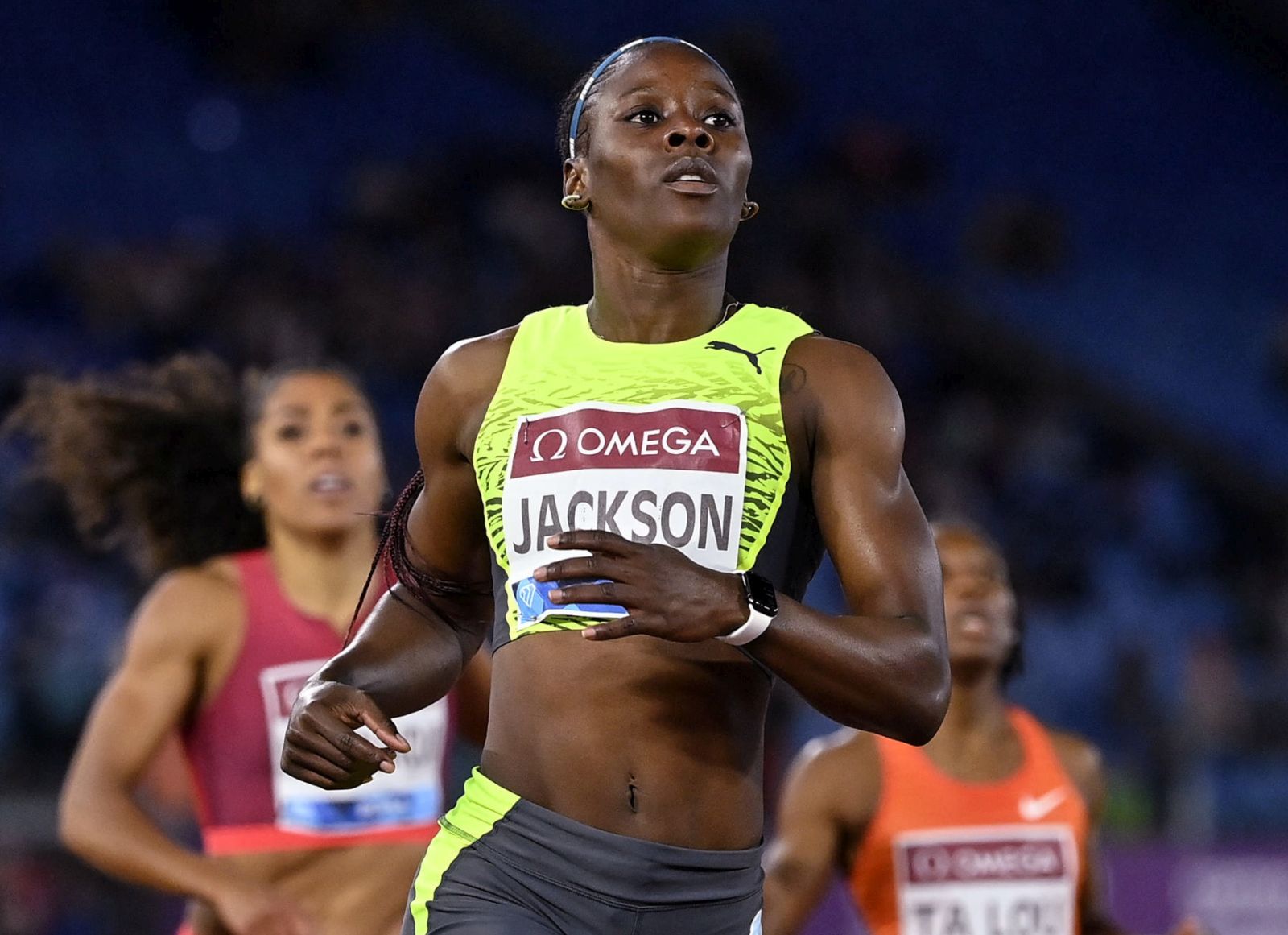 epa10004687 Shericka Jackson (C) of Jamaica reacts after winning the women's 200m race of the Diamond League Golden Gala athletics meeting at the Olimpico stadium in Rome, Italy, 09 June 2022.  EPA/Riccardo Antimiani
