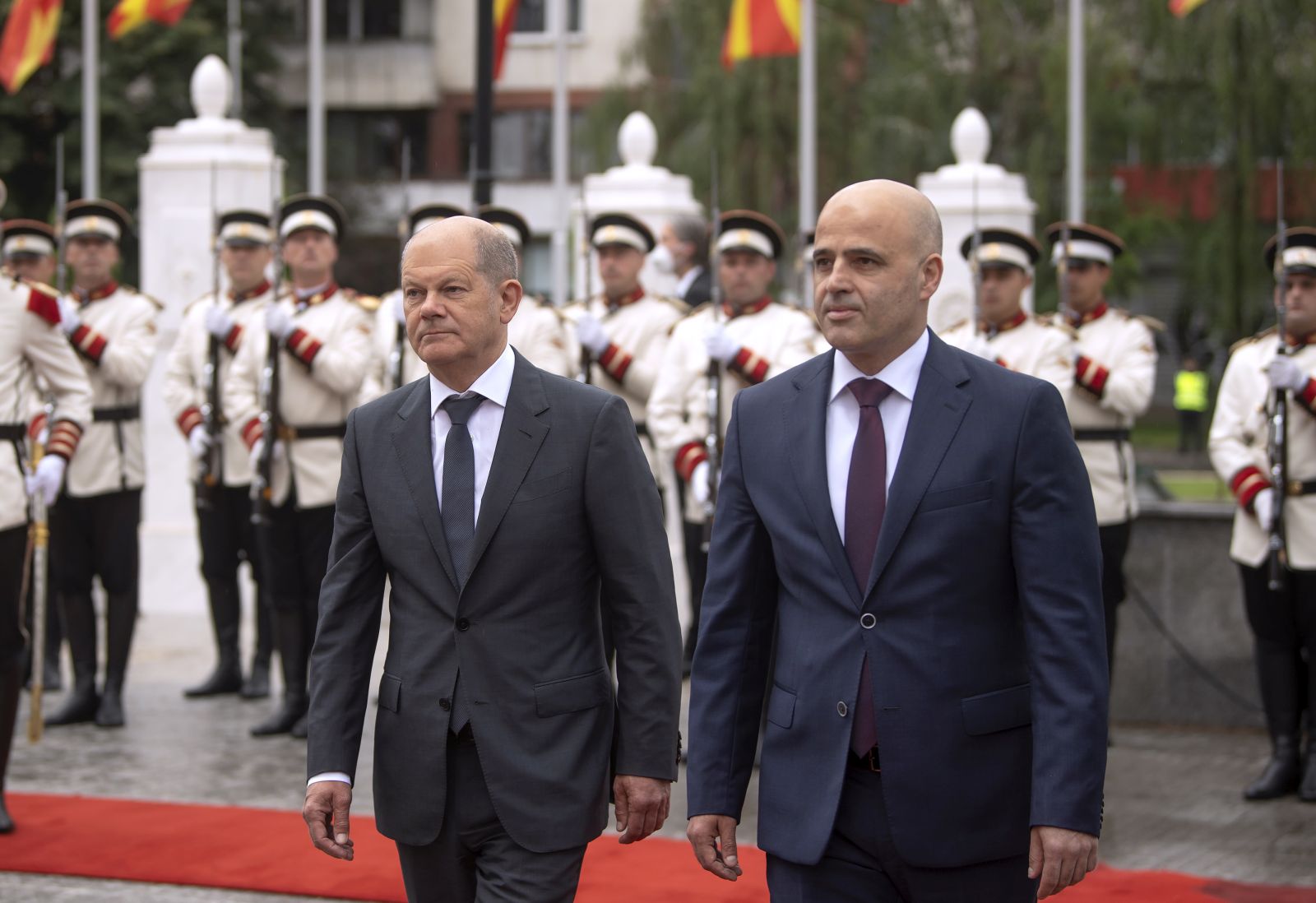 epa10007199 German Chancellor Olaf Scholz (L) and North Macedonia's Prime Minister Dimitar Kovacevski (R) inspect the guard of honor during a welcome ceremony in Skopje, Republic of North Macedonia, 11 June 2022. Scholz is on a one-day official visit to North Macedonia as part of his Balkan tour.  EPA/Georgi Likovski