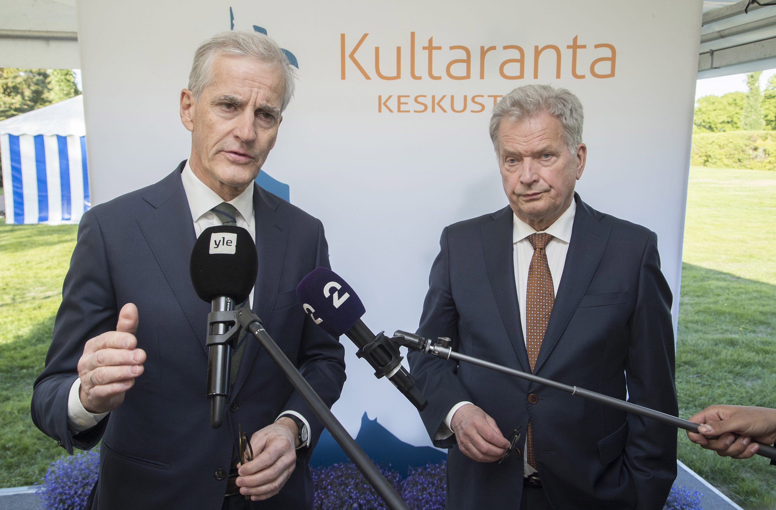 epa10009891 Finland President Sauli Niinisto (R) and Prime Minister of Norway Jonas Gahr Store speak during The Kultaranta Talks in Naantali Finland, Finland, 12 June 2022. The Kultaranta Talks is being hosted by President Sauli Niinisto on 12-13 June 2022. This year, the title of this foreing and security policy discussion event is 'Responsible, strong and stable Nordic region'. The main guests are NATO Secretary General Jens Stoltenberg and Prime Minister of Norway Jonas Gahr Store at the Presidential summer residence Kultaranta, located on the island of Luonnonmaa.  EPA/MAURI RATILAINEN