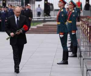 epa10027389 Russian President Vladimir Putin (L) attends a wreath-laying ceremony at the Tomb of the Unknown Soldier to mark the Day of Remembrance and Sorrow, at the Alexandrovsky Garden near the Kremlin wall in Moscow, Russia, 22 June 2022. Day of Remembrance and Sorrow is observed annually on 22 June in Russia to commemorate those who died defending the Soviet Union from Nazi Germany and its allies during Operation Barbarossa, launched on 22 June 1941.  EPA/MIKHAIL METZEL / KREMLIN POOL / SPUTNIK MANDATORY CREDIT