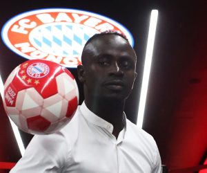 epa10027874 Sadio Mane shows his skills after a press conference during his presentation as a new signing for Bayern Munich, Munich, 22 June 2022. The Senegalese international left Liverpool FC after six years to join the German champions on a three-year contract.  EPA/MARTIN DIVISEK