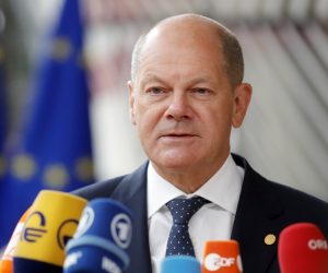 epa10029028 German Chancellor Olaf Scholz speaks to media as he arrives for an EU-Western Balkans leaders' meeting in Brussels, Belgium, 23 June 2022. The progress on EU integration and the challenges which the Western Balkans countries face in connection to the Russian invasion of Ukraine are topping the agenda when EU and Western Balkan leaders meet prior a European Council meeting.  EPA/STEPHANIE LECOCQ