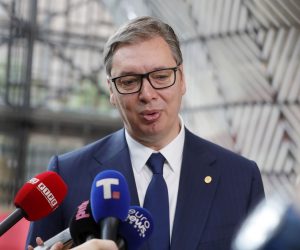 epa10028980 Serbian President Aleksandar Vucic speaks to media as he arrives for an EU-Western Balkans leaders' meeting in Brussels, Belgium, 23 June 2022. The progress on EU integration and the challenges which the Western Balkans countries face in connection to the Russian invasion of Ukraine are topping the agenda when EU and Western Balkan leaders meet prior a European Council meeting.  EPA/STEPHANIE LECOCQ