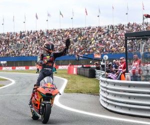 epa10034964 Augusto Fernandez of Spain of Red Bull KTM Ajo-Team wins the Moto2 race of the Motorcycling Grand Prix of the Netherlands at the TT circuit of Assen, Netherlands, 26 June 2022.  EPA/Vincent Jannink