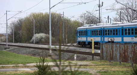Putnici čekali vlak za Zagreb oko 80 minuta: “Vozač je očito zaboravio doći na posao”