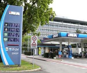 03.05.2022., Zagreb - Na benzinskim pumpama gorivo je ponovno poskupjelo. Benzin je od ponoci 12,62 kuna, dizel 13.28, a plavi dizel 9,39 kuna.
  Photo: Patrik Macek/PIXSELL