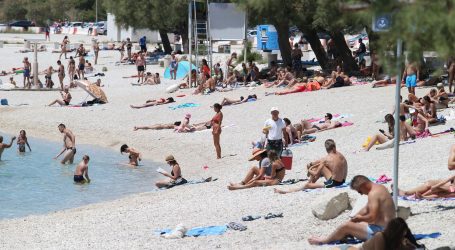 Ženu nasred plaže u Splitu ugrizla zmija: “Bilo je jako puno krvi”