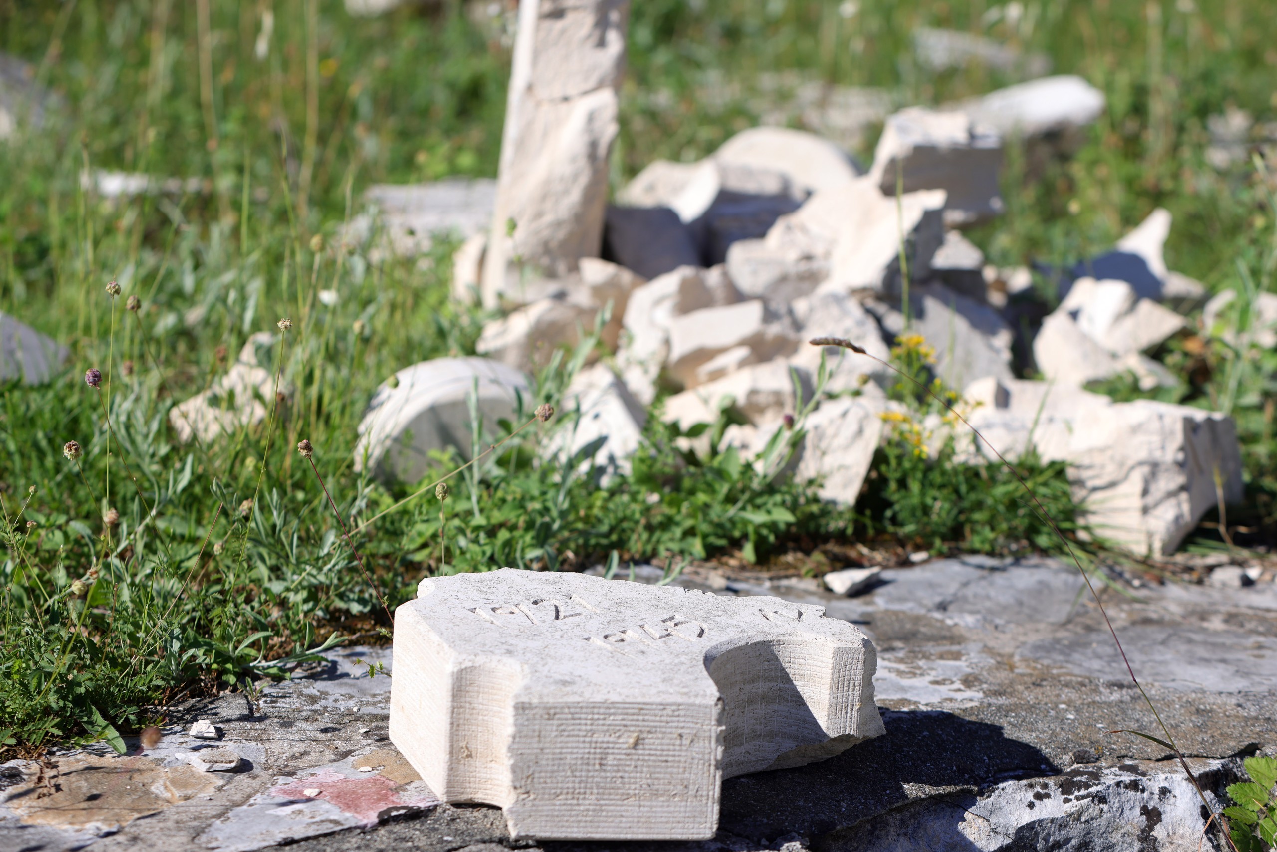 15.06.2022., Mostar, Bosna i Hercegovina - Partizansko spomen groblje ponovno je na meti vandala. Ovog puta devastirano je kao nikad prije, te je unistena gotovo svaka ploca koja se nalazila na spomen groblju. Photo: Denis Kapetanovic/PIXSELL