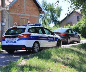 19.06.2022., Vukovar - U ulici Antuna Mihanovica dogodila se eksplozija bombe ispred kuce gdje je ozlijedjen 73-godisnjak. Policijski ocevid u tijeku Photo: Davor Javorovic/PIXSELL