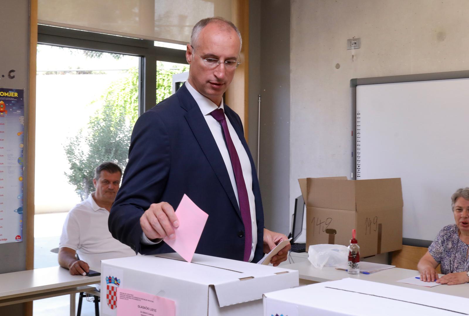 26.06.2022., Split - Kandidat Centra za gradonacelnika Splita Ivica Puljak glasovao je na prijevremenim lokalnim izborima. Photo: Ivo Cagalj/PIXSELL