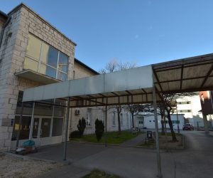 28.02.2020., Zadar - U Opcoj bolnici Zadar do daljnjega su zabranjene posjete na svim odjelima. Zabrana je donesena kao mjera predostroznosti zbog gripe i koronavirusa. Photo: Dino Stanin/PIXSELL