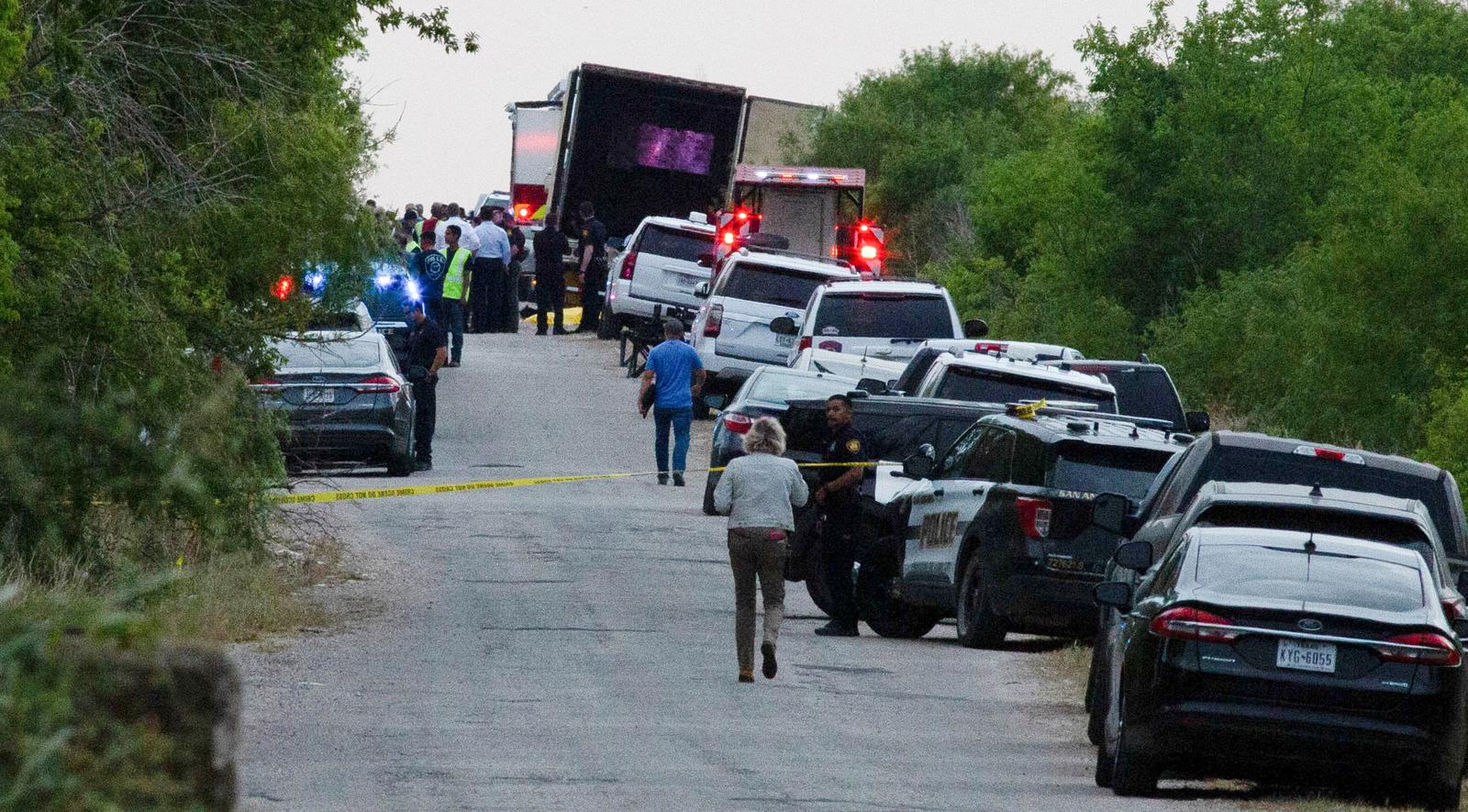 Law enforcement officers work at the scene where people were found dead inside a trailer truck in San Antonio, Texas, U.S. June 27, 2022. REUTERS/Kaylee Greenlee Beal Photo: KAYLEE GREENLEE BEAL/REUTERS