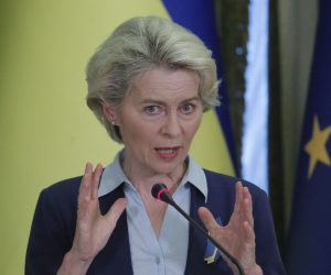 epa10007667 President of EU Commission Ursula von der Leyen giving her statement after meeting with Ukrainian President Volodymyr Zelensky in Kyiv, Ukraine, 11 June 2022. Ursula von der Leyen arrived in Kyiv for a working visit to meet with top officials and express their support for Ukraine amid the Russian invasion.  EPA/SERGEY DOLZHENKO