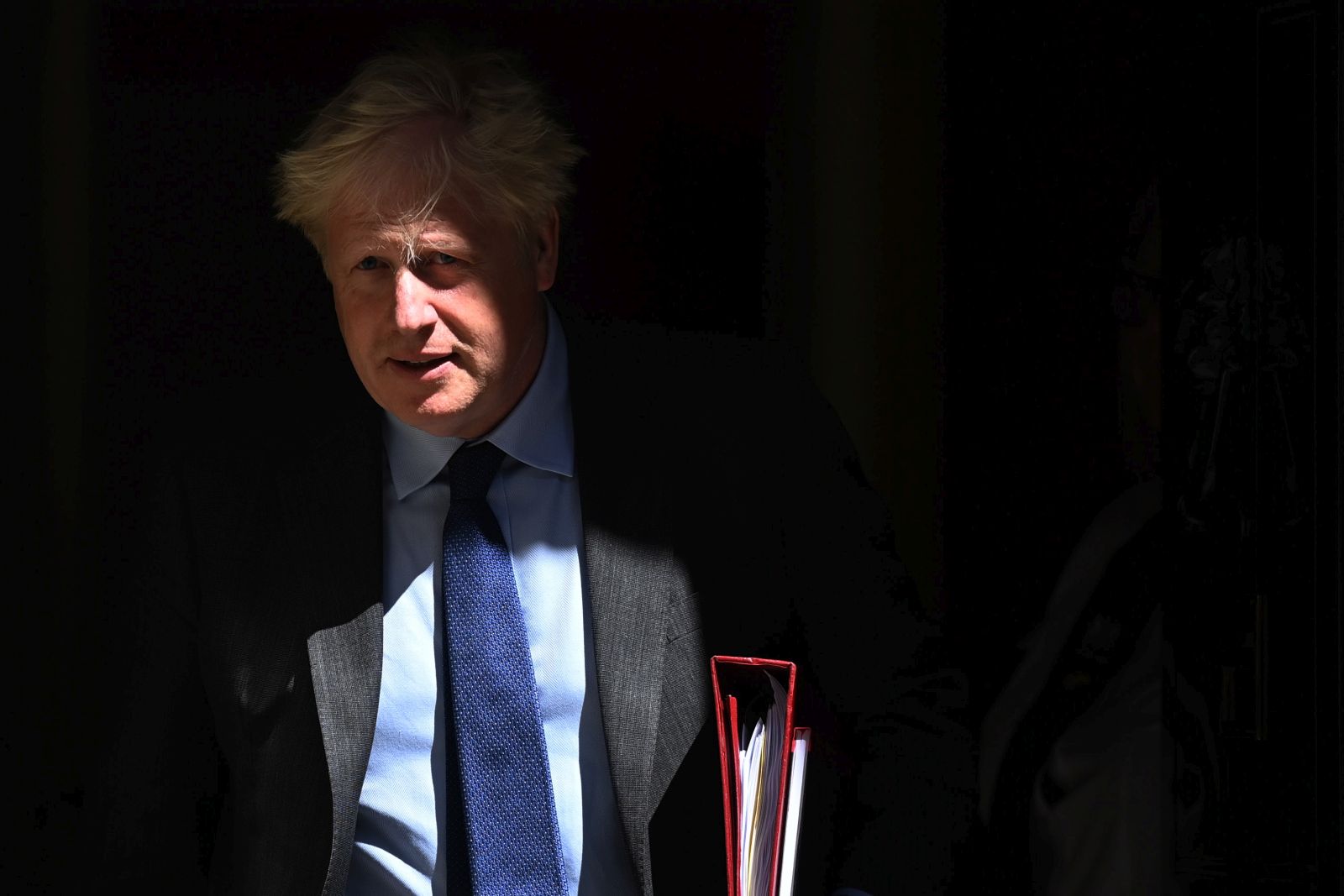 epa10027390 Britain's Prime Minister Boris Johnson departs his official residence at 10 Downing Street ahead of Prime Ministers Questions at Parliament in London, Britain, 22 June 2022.  EPA/NEIL HALL