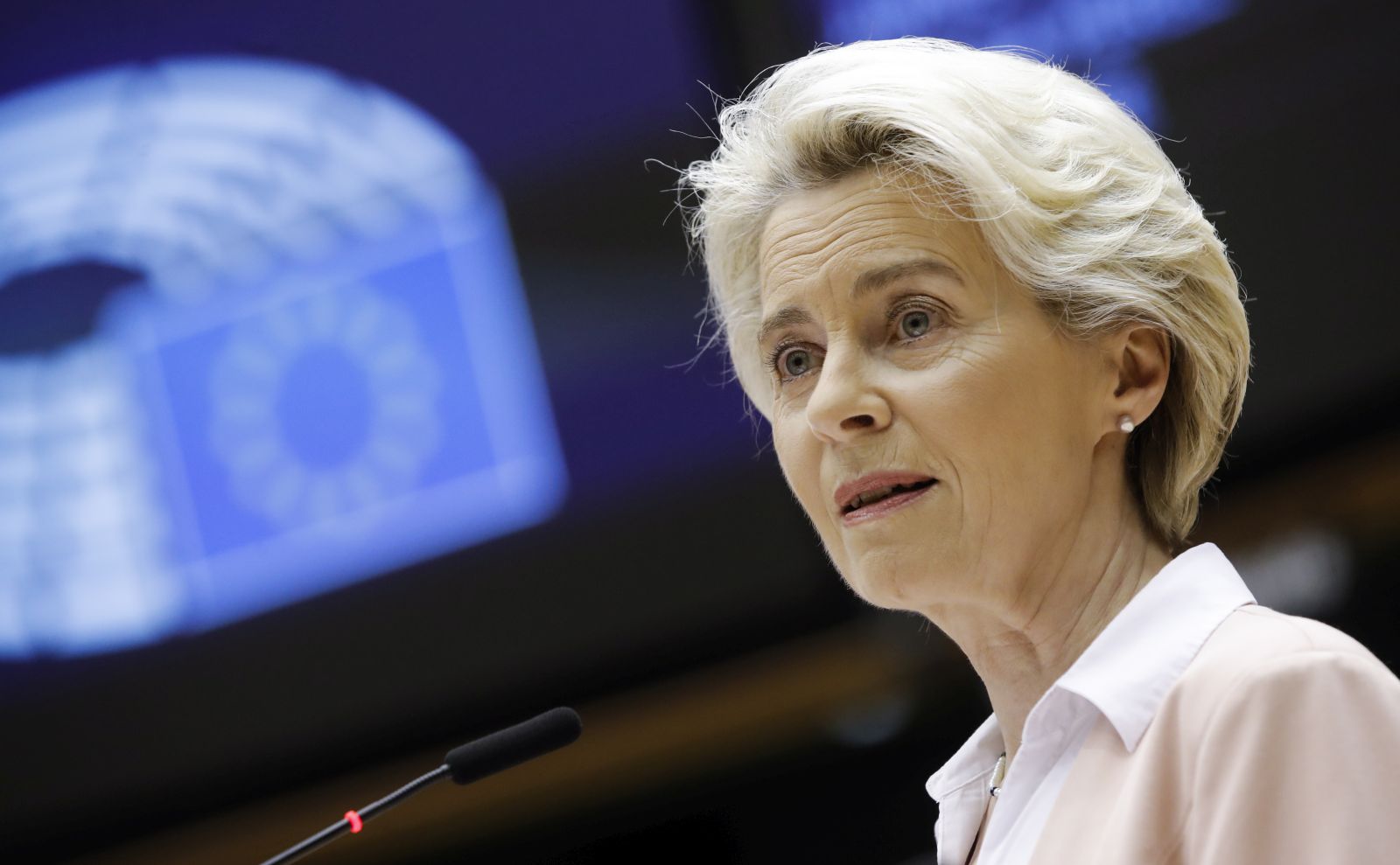 epa10027894 European Commission President Ursula von der Leyen speaks during a plenary session of the European Parliament in Brussels, Belgium, 22 June 2022. European Parliament should vote later in the day the climate Law 2050 rejected at last plenary.  EPA/OLIVIER HOSLET
