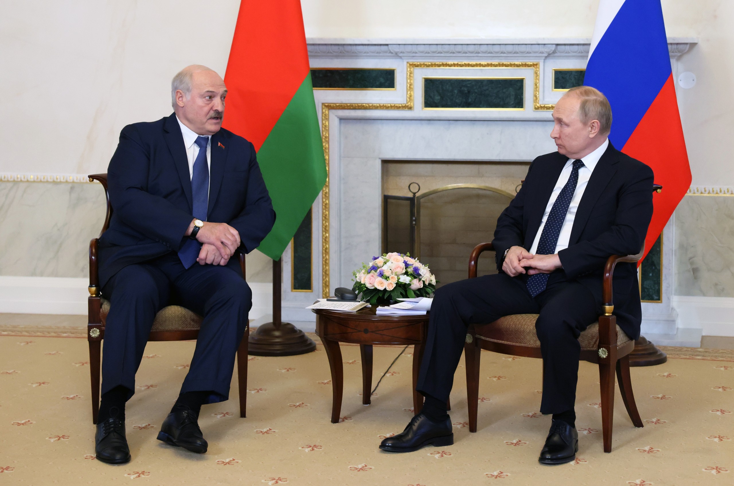 epa10033632 Russian President Vladimir Putin (R) speaks with Belarusian President Alexander Lukashenko during their meeting in the Konstantinovsky Palace in St.Petersburg, Russia, 25 June 2022. The meeting is taking place on the day of the 30th anniversary of the establishment of diplomatic relations between the two countries. During the conversation, Alexander Lukashenko asked Vladimir Putin to help adapt Belarusian aircraft to be equipped with nuclear warheads. Vladimir Putin said that Russia would hand over the Iskander-M complexes to Minsk in the coming months.  EPA/MIKHAIL METZEL / KREMLIN / POOL MANDATORY CREDIT
