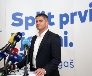 Split, 26.06.2022 - Izborni stoer Zorana Ðogaa. Na slici Vice Mihanoviæ.foto HINA/ Mario STRMOTIÆ/ ik