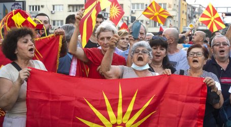 Tisuće Sjevernomakedonaca na ulicama prosvjedovali protiv predloženih mjera vezano uz članstvo u EU