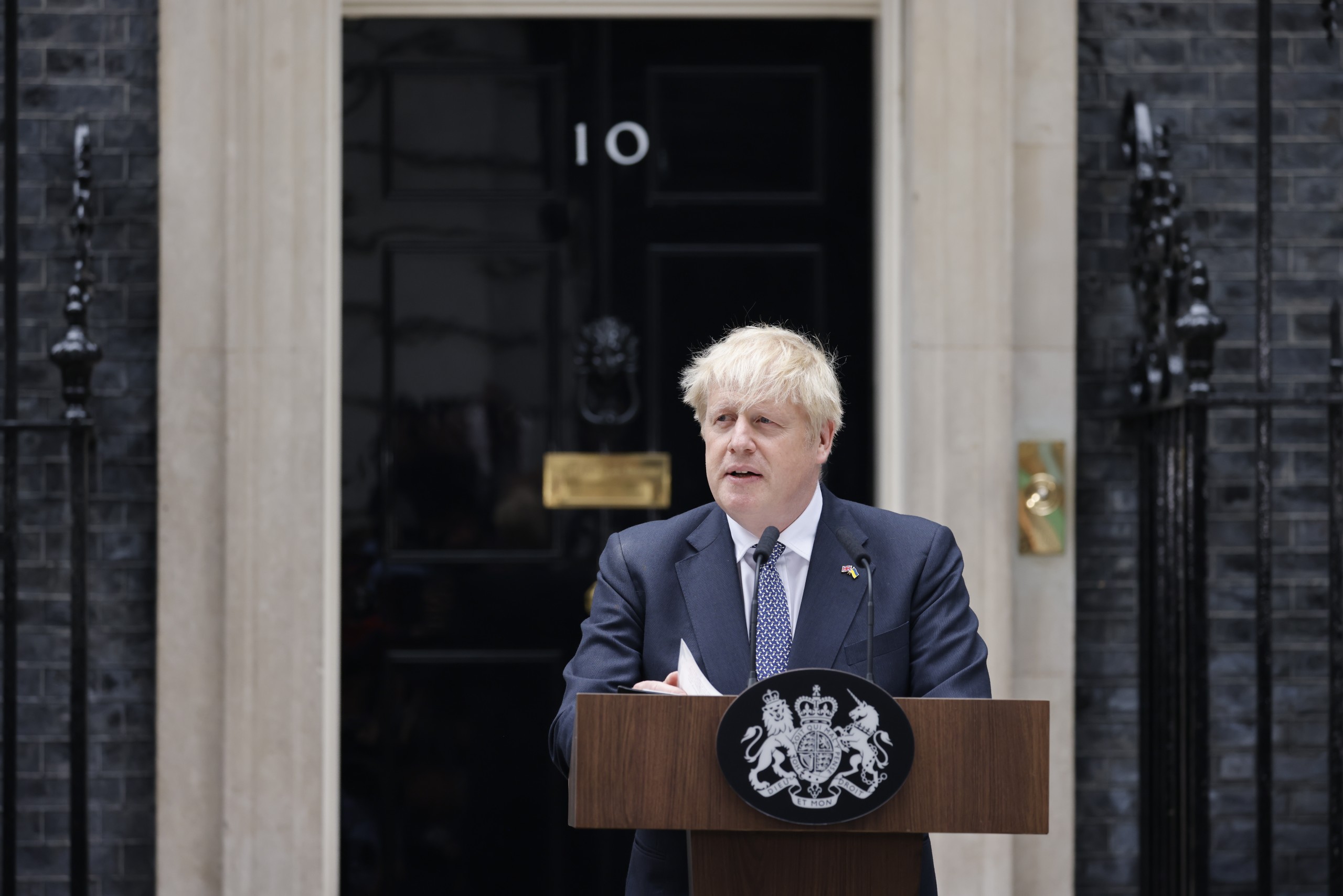 epa10056729 British Prime Minister Boris Johnson announces his resignation as leader of the Conservative Party in Downing Street, London, Britain 7 July 2022.  Johnson resigned as Tory Party leader after he lost support in his own government and party. He is expected to stay in post until a successor is elected, expected to be in the autumn.  EPA/TOLGA AKMEN