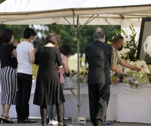 epa10064812 People pay floral tribute for former Prime Minister Shinzo Abe at Zojoji Temple, where a private family wake for former is held in Tokyo, Japan, 11 July 2022. Abe was shot dead on 08 July by a 41-year-old former member of the Japan Maritime Self-Defense Force, in Nara, western Japan, during an Upper House election campaign to support a candidate of his ruling party.  EPA/KIMIMASA MAYAMA