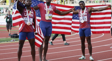 Amerikancima sve tri medalje na 100 metara, Poljacima zlato i srebro u bacanju kladiva