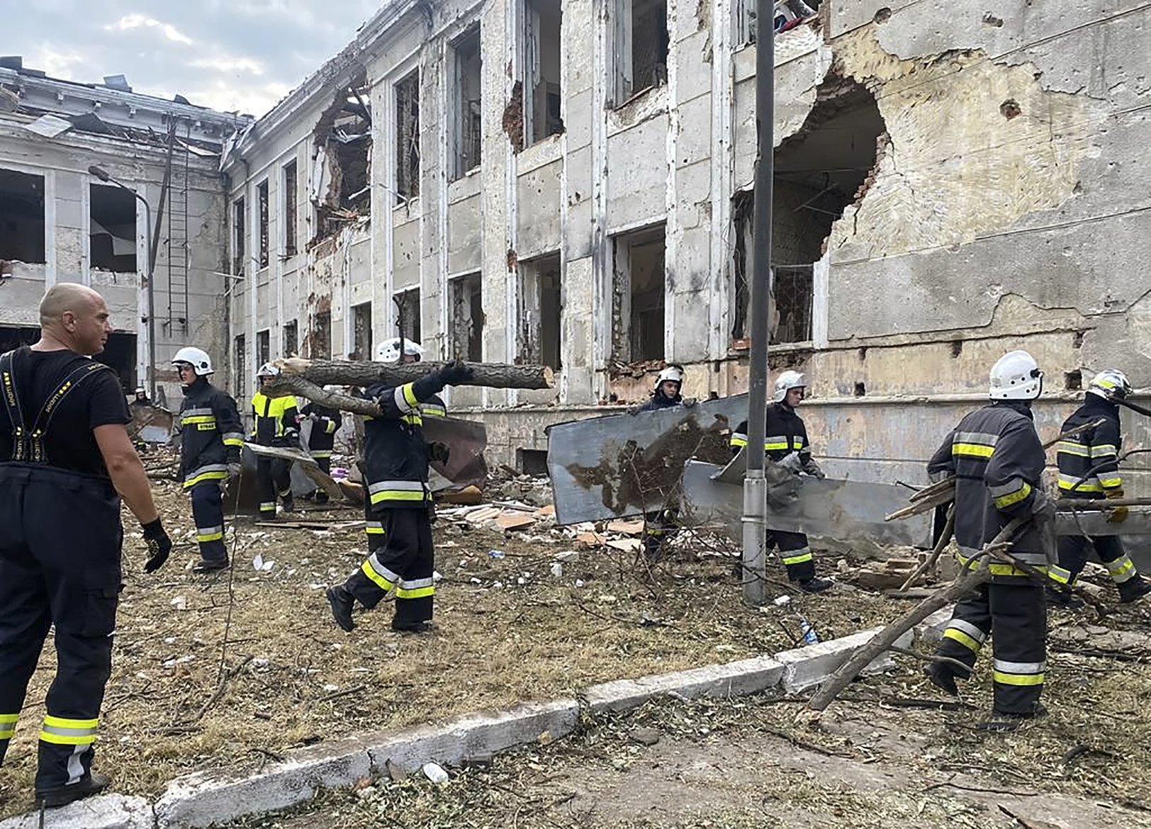 epa10076281 A handout photo made available by the press service of the State Emergency Service of Ukraine shows firefighters and rescuers work at a building damaged in a shelling in Mykolaiv, Ukraine, 17 July 2022.According to Mykolaiv Regional State Administration head Vitaly Kim, Mykolaiv was under massive rocket fire in which two industrial enterprises caught fire.  EPA/UKRAINIAN STATE EMERGENCY SERVICE / HANDOUT  HANDOUT EDITORIAL USE ONLY/NO SALES