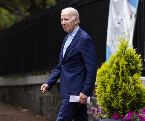 epa10076848 US President Joe Biden departs after attending Holy Trinity Catholic Church in Georgetown the day after his return from the Middle East in Washington, DC, USA, 17 July 2022.  EPA/JIM LO SCALZO / POOL