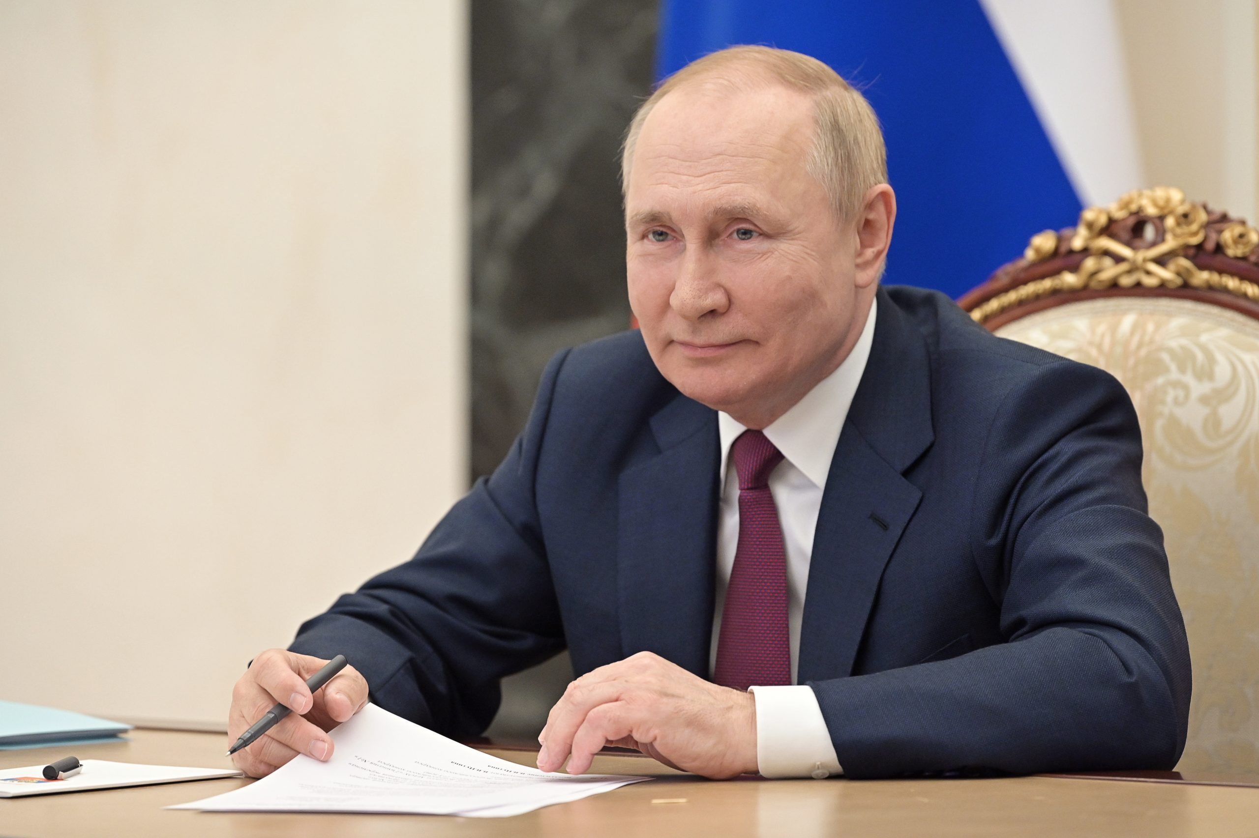 epa10081554 Russian President Vladimir Putin attends a meeting with participants of the Bolshaya Peremena national contest for school students, via teleconference call, in Moscow, Russia, 20 July 2022.  EPA/MIKHAIL KLIMENTYEV/KREMLIN POOL/SPUTNIK / POOL MANDATORY CREDIT