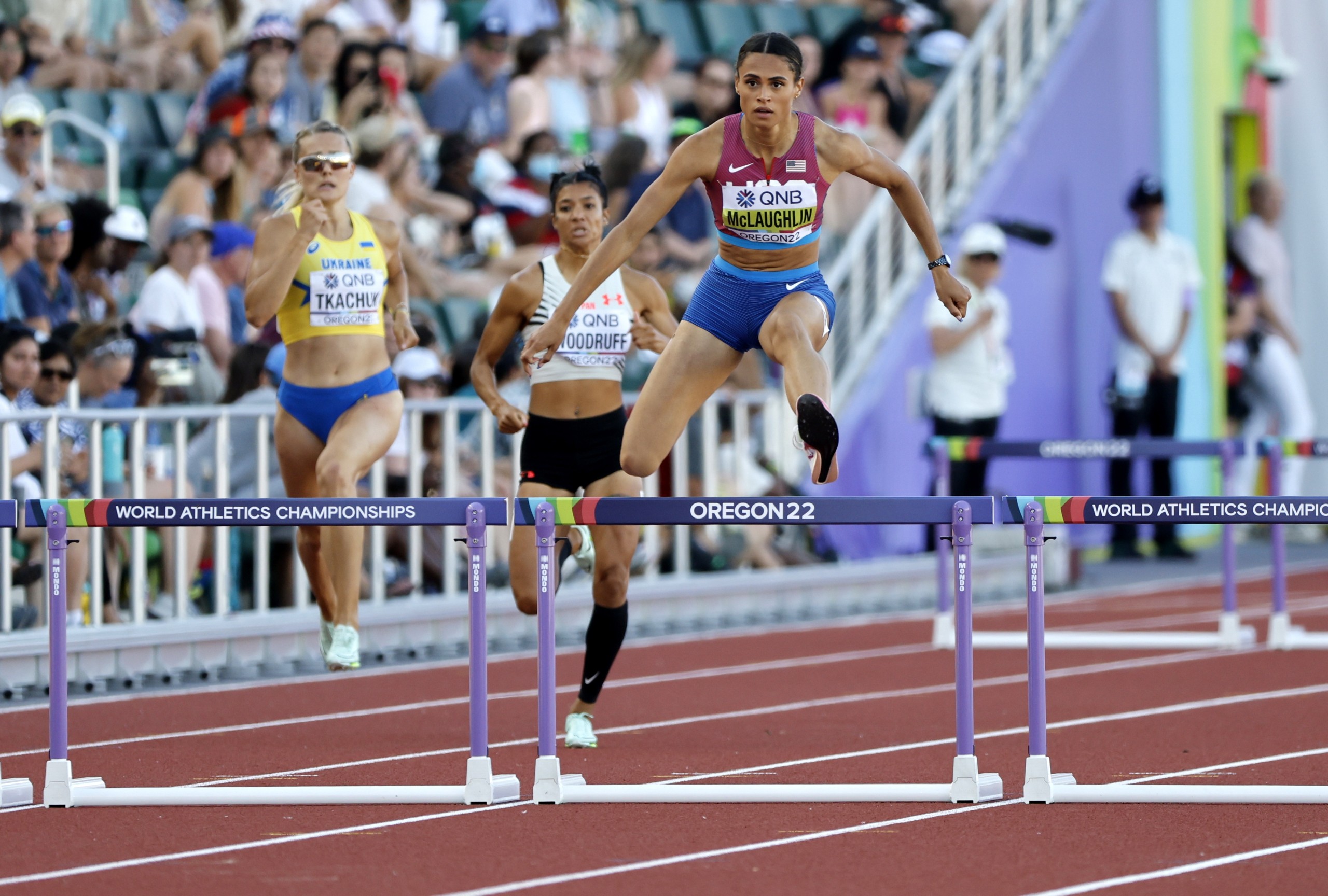 epa10083261 Sydney McLaughlin of the US clears a hurdle in the women's 4000m Hurdles at the World Athletics Championships Oregon22 at Hayward Field in Eugene, Oregon, USA, 20 July 2022.  EPA/John G. Mabanglo