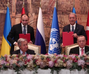 epa10086413 Turkish President Recep Tayyip Erdogan (down-R), UN Secretary-General Antonio Guterres (down-L), Oleksandr Kubrakov (up-L), Minister of Infrastructure of Ukraine and Turkish Defense Minister Hulusi Akar (up-R) attend a signing ceremony of the grain shipment agreement  between Turkey-UN, Russia and Ukraine after their meeting in Istanbul, Turkey, 22 July 2022. According to the agreement, a coordination center will be established to carry out joint inspections at the ports and ensure route security.  EPA/SEDAT SUNA