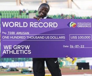 epaselect epa10090942 Tobi Amusan of Nigeria celebrates her world record during the medal ceremony for the Women's 100 Metres Hurdles Final at the World Athletics Championships Oregon22 at Hayward Field in Eugene, Oregon, USA, 24 July 2022.  EPA/John G. Mabanglo