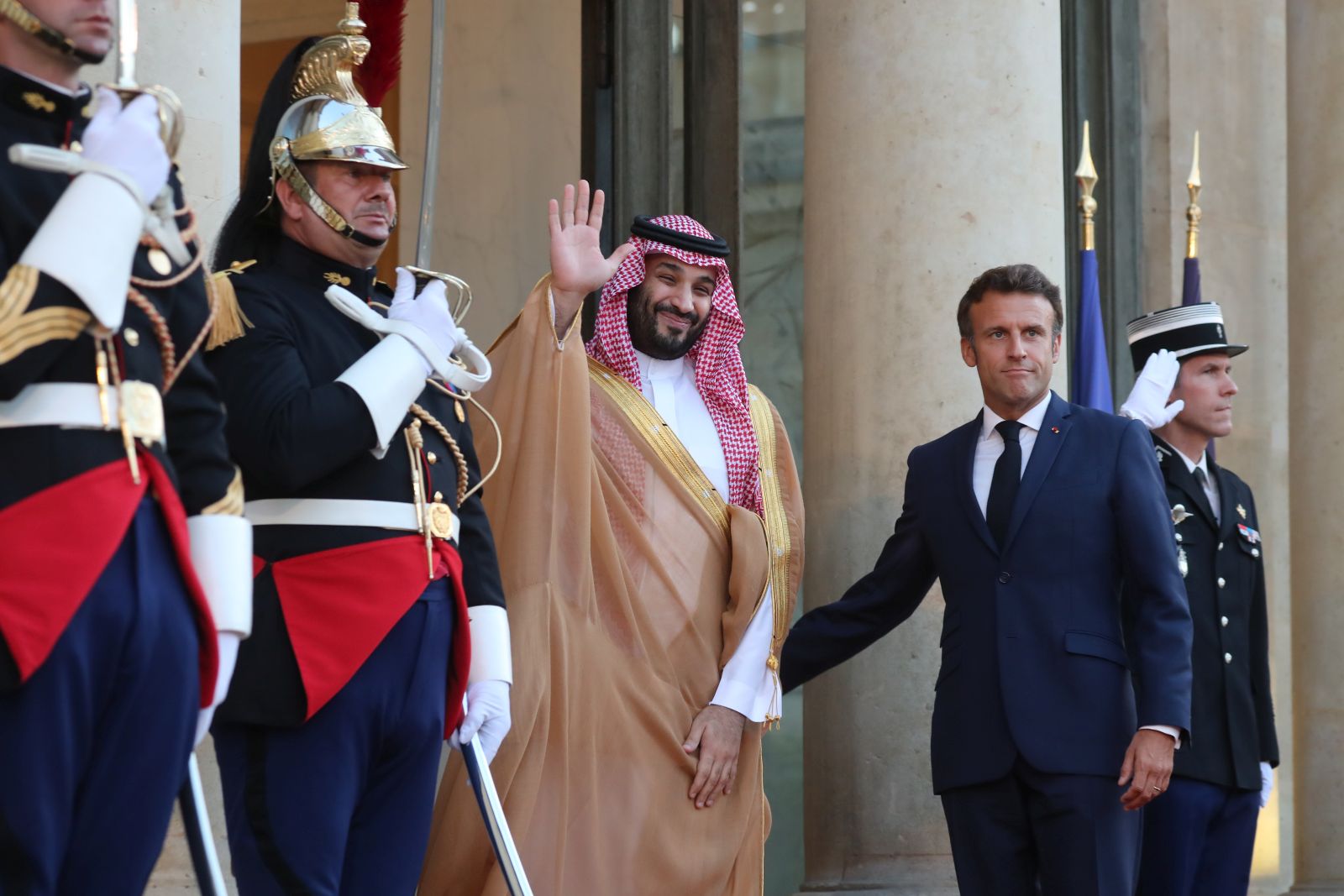 epa10096104 French President Emmanuel Macron  (R) welcomes Crown Prince, Mohammed Bin Salman Bin Abdulaziz Al-Saud (L), Vice President of the Council of Ministers of Defence of the Kingdom of Saudi Arabia, upon his arrival for a work dinner at Elysee palace in Paris, France, 28 July 2022.  EPA/CHRISTOPHE PETIT TESSON