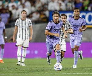 epa10099535 Real Madrid midfielder Luka Modric in action during the second half of the pre-season game between Juventus F.C. and Real Madrid at the Rose Bowl in Pasadena, California, USA, 30 July 2022.  EPA/ETIENNE LAURENT