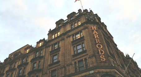 Dior u londonskoj robnoj kući Harrods otvorio trgovinu samo s modnim dodacima