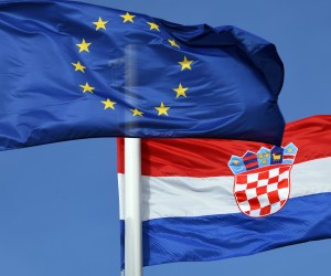 09.04.2022., Sibenik - Zastava Europske unije i Republike Hrvatske.  Photo: Hrvoje Jelavic/PIXSELL