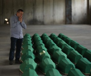 10.07.2022., Potocari, Bosna i Hercegovina - Clanovi obitelji obilaze 50 tabuta novoidentificiranih zrtava genocida u Srebrenici.  Photo: Armin Durgut/PIXSELL
