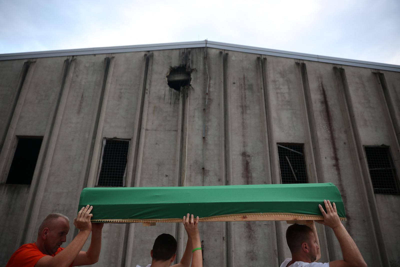 10.07.2022., Potocari- Ukupno 50 tabuta sa posmrtnim ostacima ubijenih u genocidu premjesteni su u musalu Memorijalno centra Potocari  Photo: Armin Durgut/PIXSELL