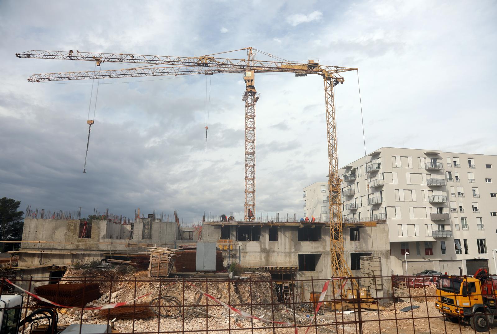 10.11.2021.,Sibenik - U naselju Bioci u Sibeniku u tijeku je gradnja POS-ovih stanova. Photo: Dusko Jaramaz/PIXSELL