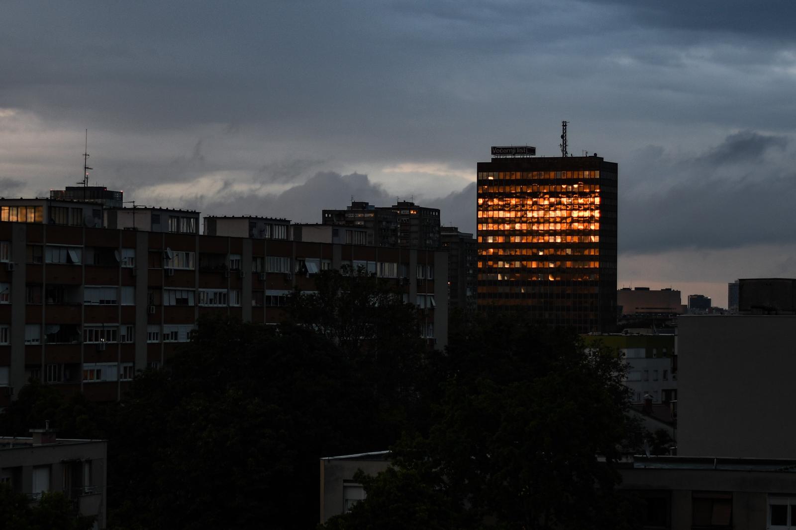23.05.2021., Zagreb - Odraz zalazeceg sunca na prozorima Vjesnika.rrPhoto: Zoe Sarlija/PIXSELL